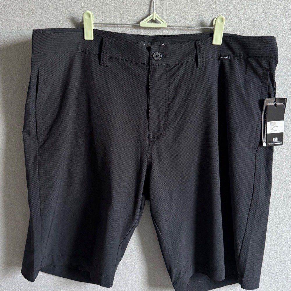 NWT TravisMathew Carlsbad Shorts Mens 40 Black Performance Golf Stretch Preppy